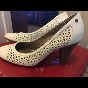 womens pumps. pre loved